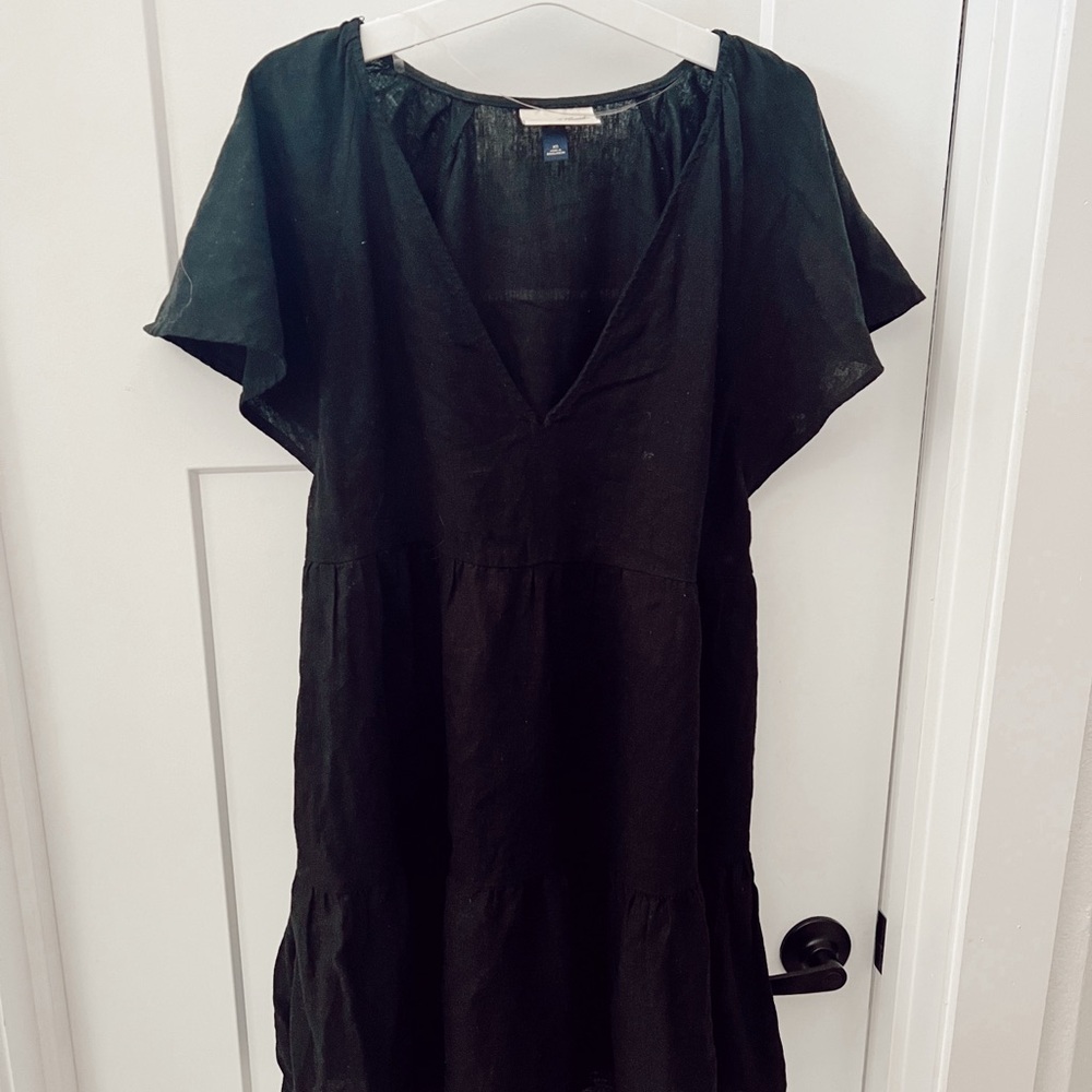 Universal Thread Black V-Neck Top